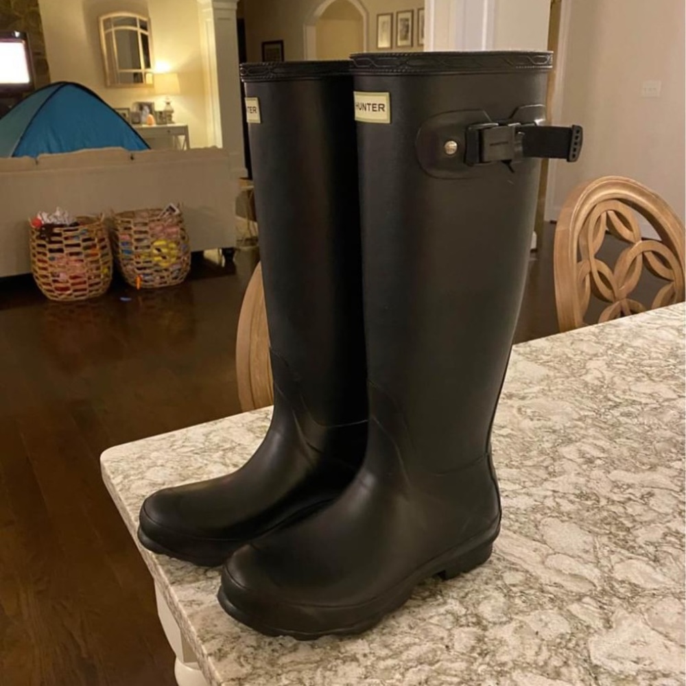 Size 6 Tall adjustable Hunter Rain Boots *Like new*